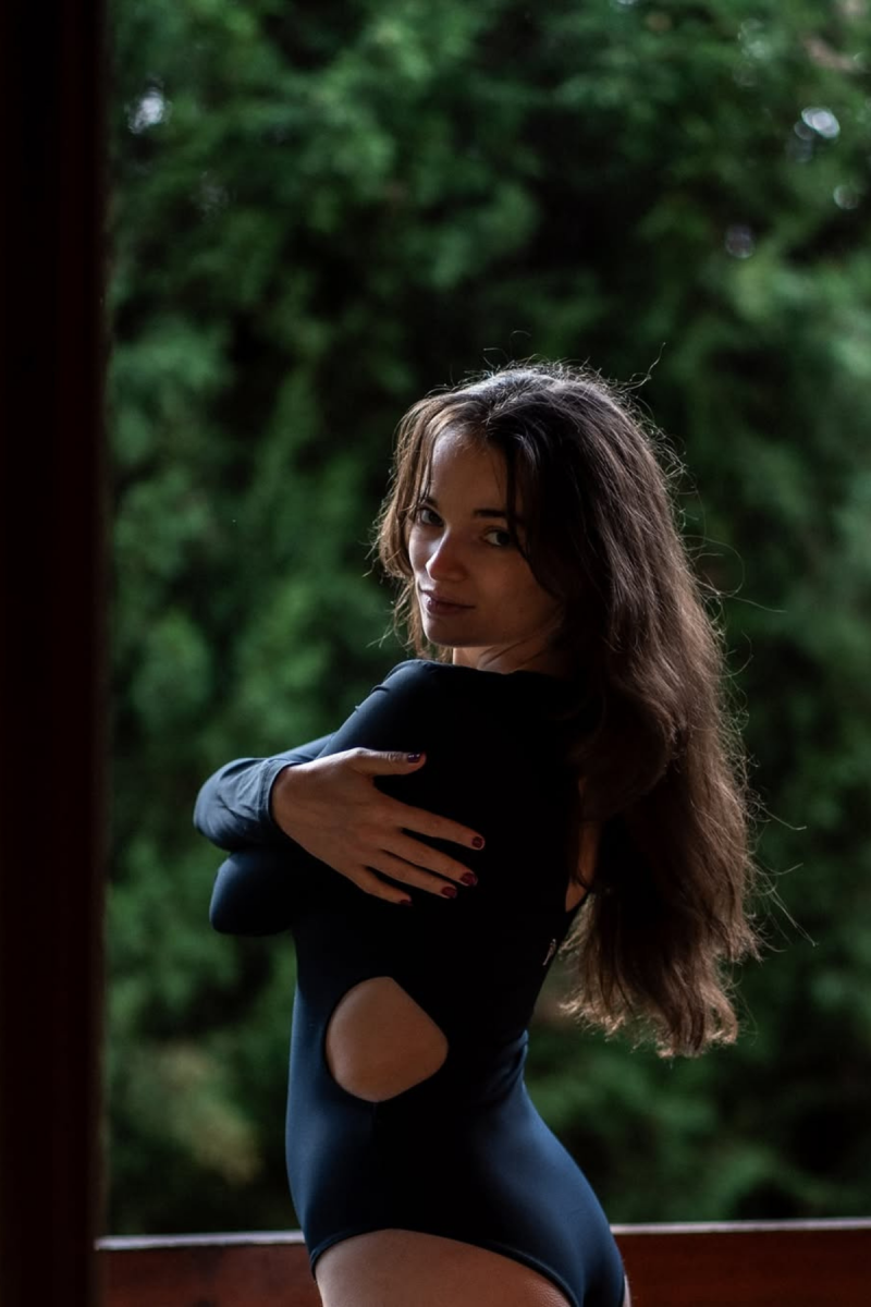 ANASTASIA - V-NECK BODY - 2